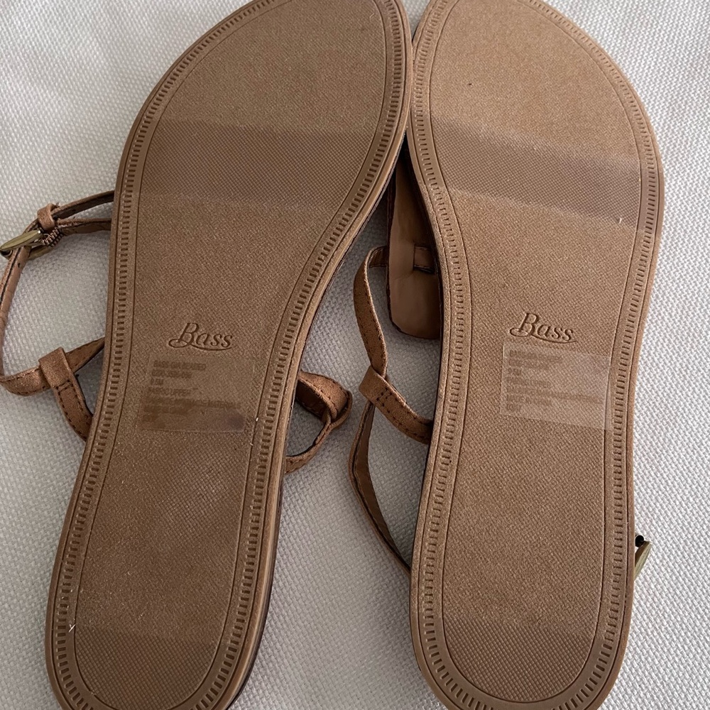 Bass Women's Tan Beaded T‑Strap Sandals Size 9 1/2 NWOT - Picture 4 of 5